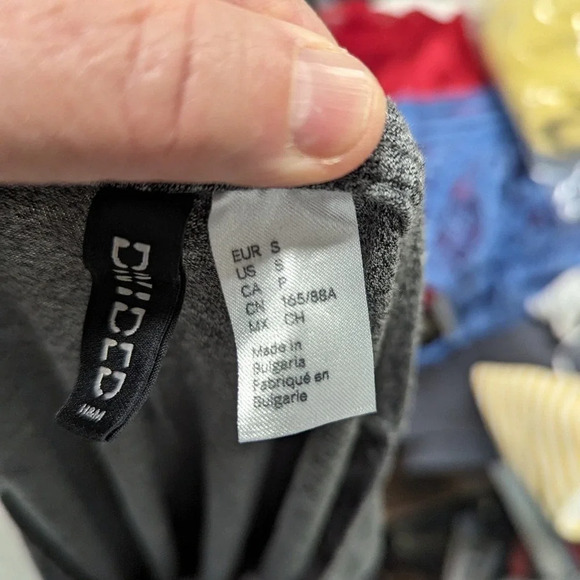 Divided H & M Tee Shirt - Small - Picture 5 of 5